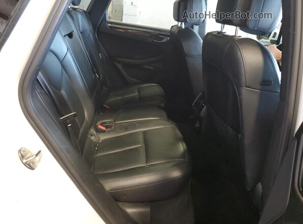 WP1AB2A52GLB54768 2016 PORSCHE MACAN White Вид задньої частини салону