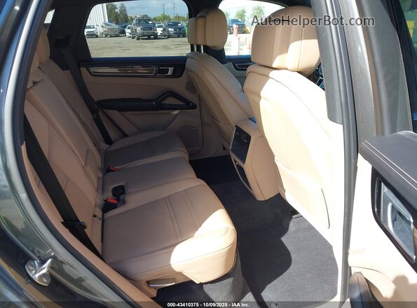 WP1AE2AY0MDA24060 2021 PORSCHE CAYENNE Серый Вид наклейки с VIN-кодом