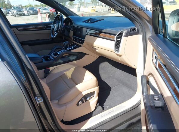 WP1AE2AY0MDA24060 2021 PORSCHE CAYENNE Серый Вид салона спереди