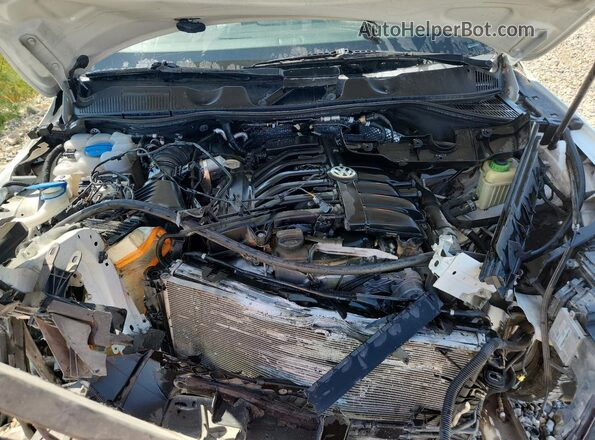 WVGEF7BP2HD005689 2017 VOLKSWAGEN TOUAREG Белый Вид задней части салона
