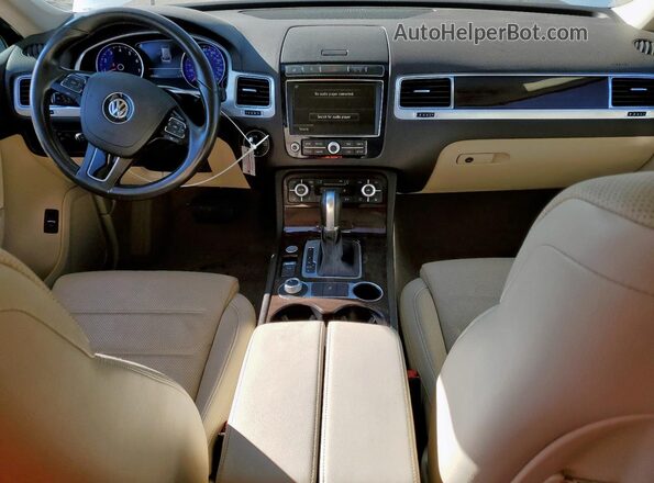 WVGEF9BP2GD011101 2016 VOLKSWAGEN TOUAREG White Vista del salpicadero