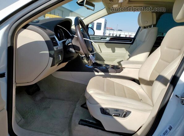 WVGEF9BP2GD011101 2016 VOLKSWAGEN TOUAREG White Vista interior delantera