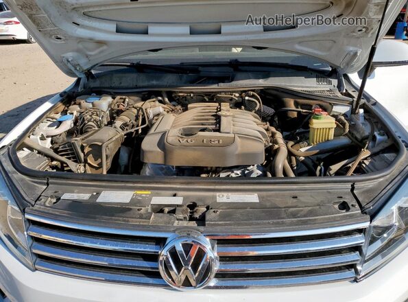WVGEF9BP2GD011101 2016 VOLKSWAGEN TOUAREG White Vista del compartimento del motor