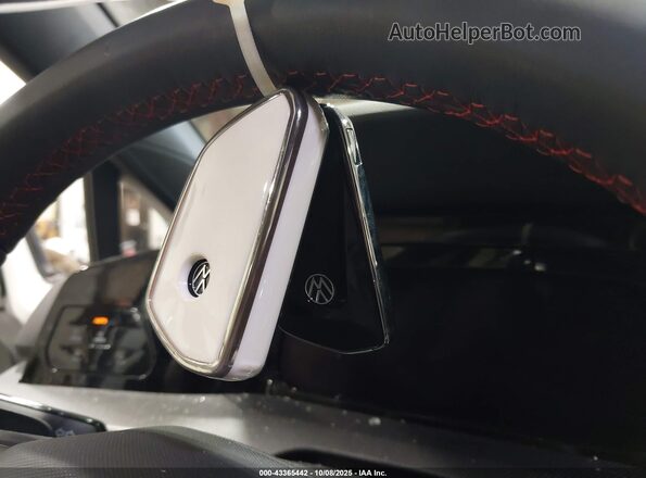 WVWLA7CD1SW211662 2025 VOLKSWAGEN GOLF White Vista del salpicadero