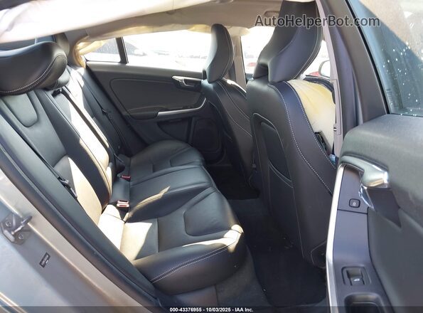 YV126MFL9H2425498 2017 VOLVO S60 Silver VIN կոդի պիտակի տեսք
