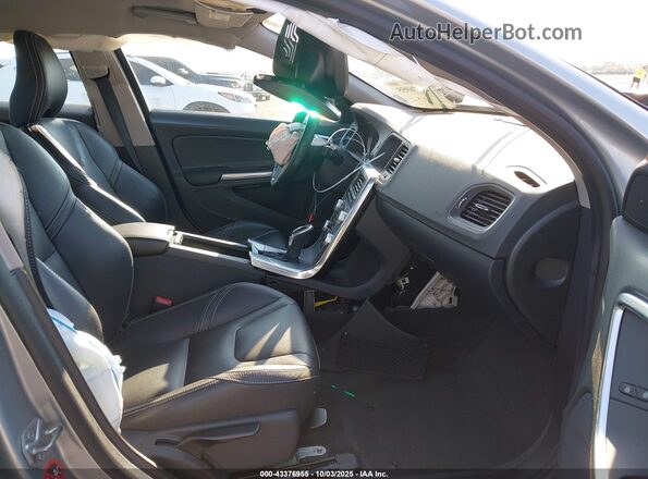 YV126MFL9H2425498 2017 VOLVO S60 Silver Սալոնի դիմացի տեսք