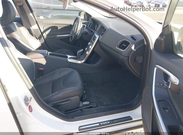 YV140MEL2J2392328 2018 VOLVO V60 Белый Вид салона спереди