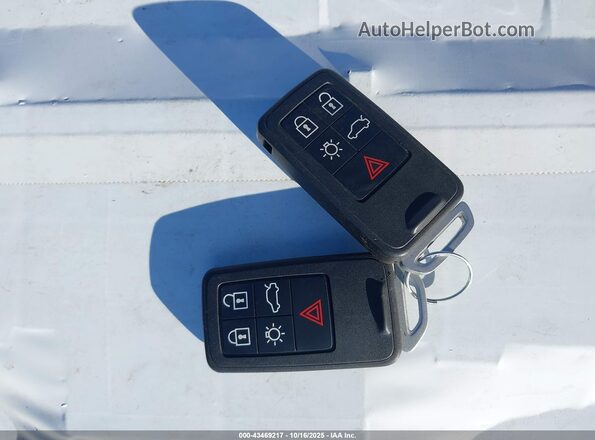 YV140MEL2J2392328 2018 VOLVO V60 Белый Вид панели приборов