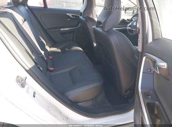 YV140MEL2J2392328 2018 VOLVO V60 Белый Вид наклейки с VIN-кодом