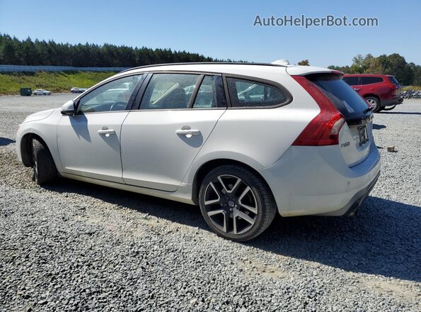 YV140MEL7J2390381 2018 VOLVO V60 White 