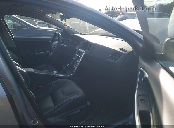 YV140MTL8J2450624 2018 VOLVO S60 Gray Вид салону спереду
