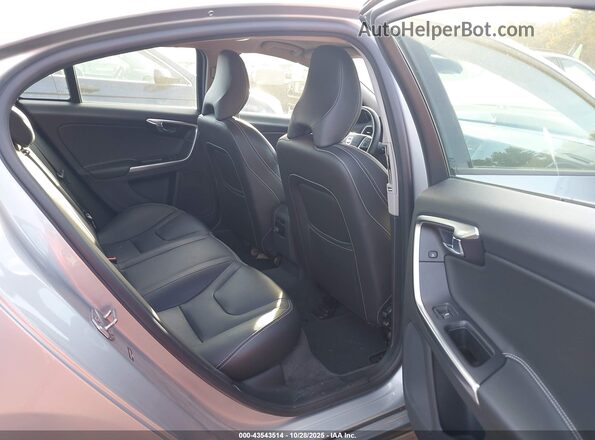 YV140MTL8J2450624 2018 VOLVO S60 Gray Вид наклейки з VIN-кодом