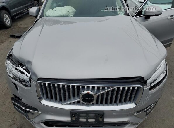 YV4062PN8P1977402 2023 VOLVO XC90 Silver Widok wnętrza z tyłu