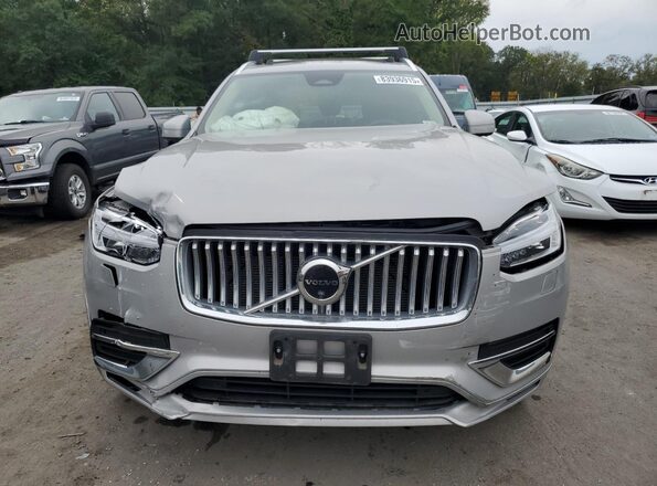 YV4062PN8P1977402 2023 VOLVO XC90 Silver Widok z przodu