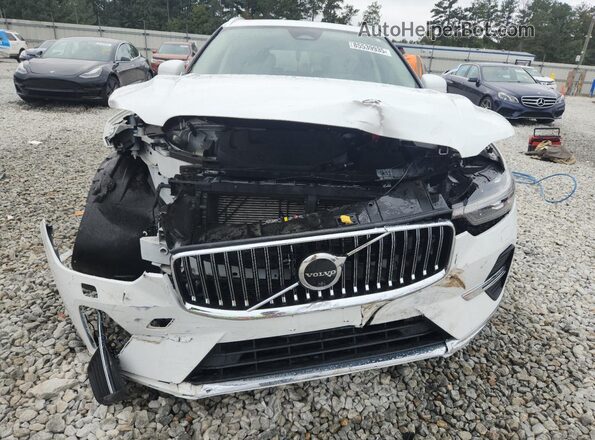 YV4062RL4N1083910 2022 VOLVO XC60 White Front view