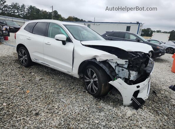 YV4062RL4N1083910 2022 VOLVO XC60 White Front right