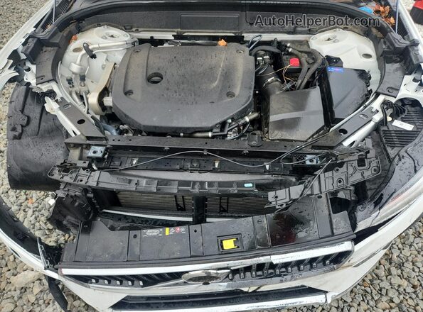 YV4062RL4N1083910 2022 VOLVO XC60 White Engine compartment view