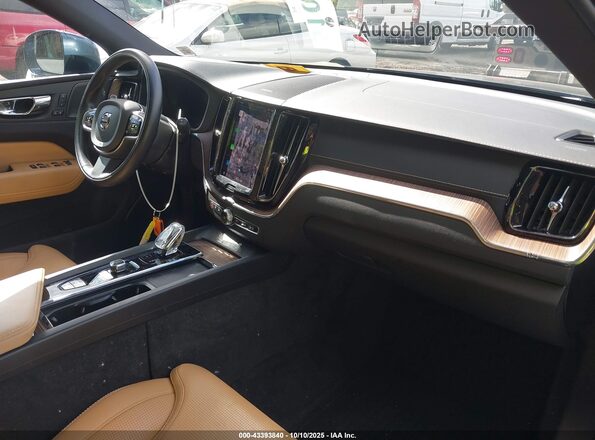 YV4062RL8N1077916 2022 VOLVO XC60 Blue Widok wnętrza z przodu