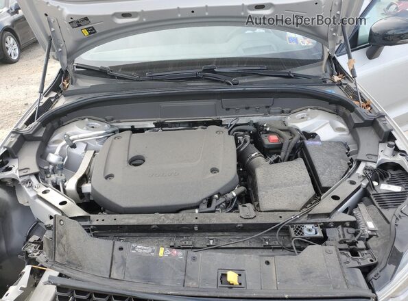 YV4062RM9N1071700 2022 VOLVO XC60 Silver Engine compartment view