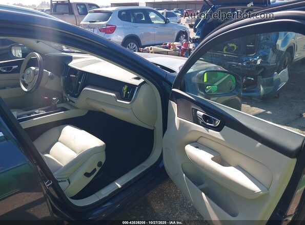 YV4102DKXM1810521 2021 VOLVO XC60 Blue წინა სალონის ხედი