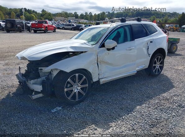 YV4102DL4M1860713 2021 VOLVO XC60 White Vista tres cuartos delantera izquierda