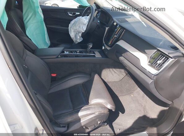 YV4102DL4M1860713 2021 VOLVO XC60 White Vista interior delantera