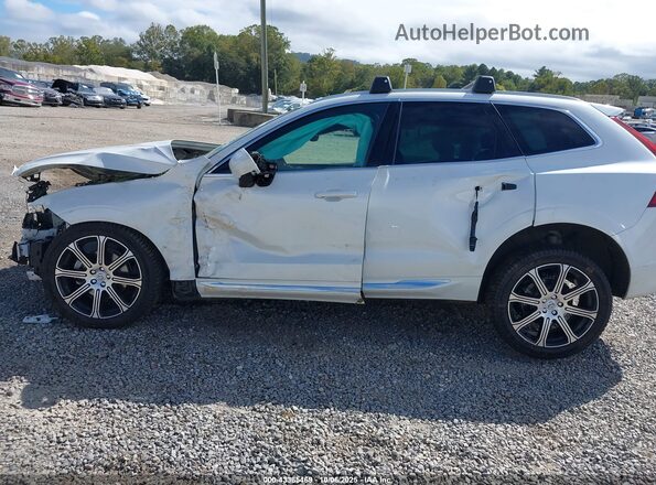YV4102DL4M1860713 2021 VOLVO XC60 White Vista interior de 360 grados
