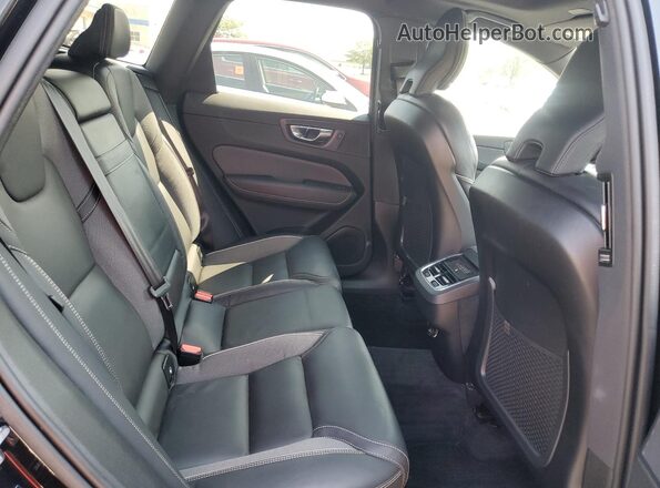 YV4102DM5L1418465 2020 VOLVO XC60 Black Вид задньої частини салону