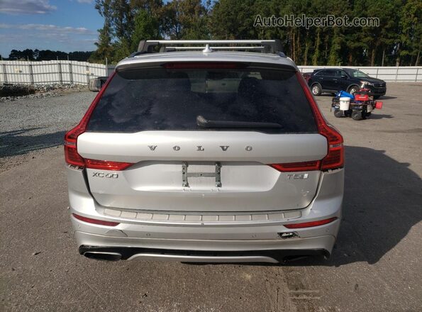 YV4102DM8L1489191 2020 VOLVO XC60 Silver Հետևի տեսք