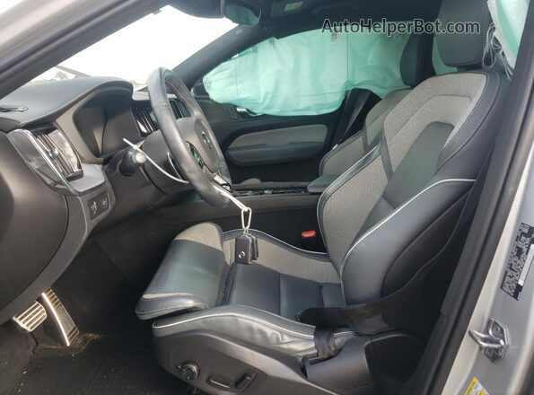 YV4102DM8L1489191 2020 VOLVO XC60 Silver Սալոնի դիմացի տեսք
