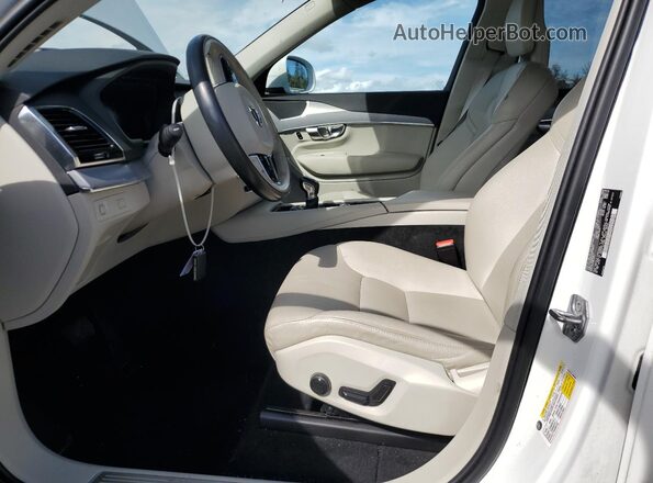 YV4102PK7N1815575 2022 VOLVO XC90 White Вид салону спереду