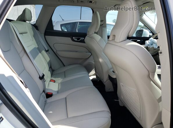 YV4102RKXM1868900 2021 VOLVO XC60 Белый Вид задней части салона