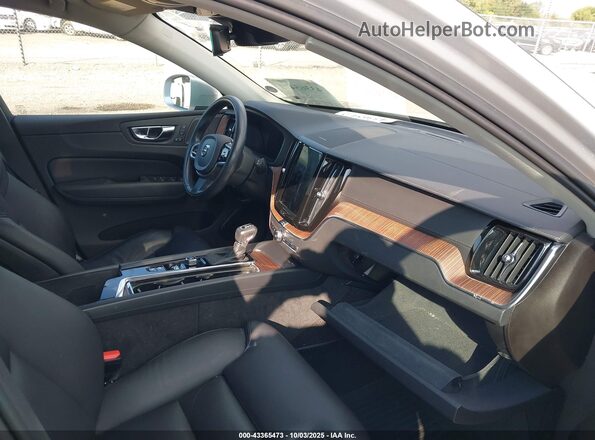YV4102RL6L1610073 2020 VOLVO XC60 Silver Սալոնի դիմացի տեսք