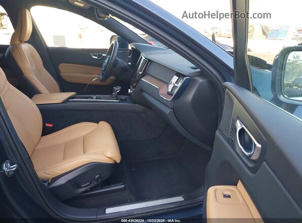 YV4102RL6M1825986 2021 VOLVO XC60 Gray 