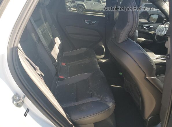 YV4102RM6L1411727 2020 VOLVO XC60 White უკანა სავარძლების ხედი