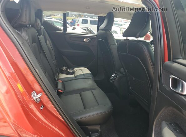YV4162UK0L2319270 2020 VOLVO XC40 Red Vista de los asientos traseros