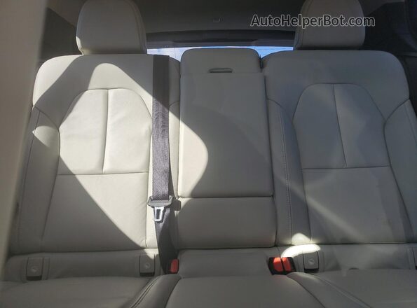 YV4162UK1K2074820 2019 VOLVO XC40 Red Vista de los asientos traseros