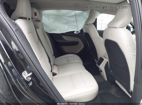 YV4162UK2L2325765 2020 VOLVO XC40 Black Vista de la etiqueta del VIN