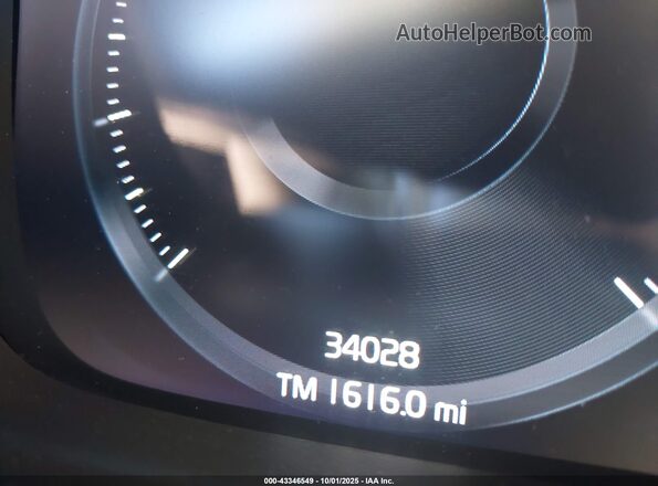 YV4162UK4N2735471 2022 VOLVO XC40 Золотой 