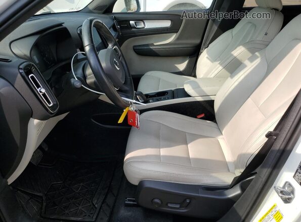 YV4162UK8L2280279 2020 VOLVO XC40 White Սալոնի դիմացի տեսք