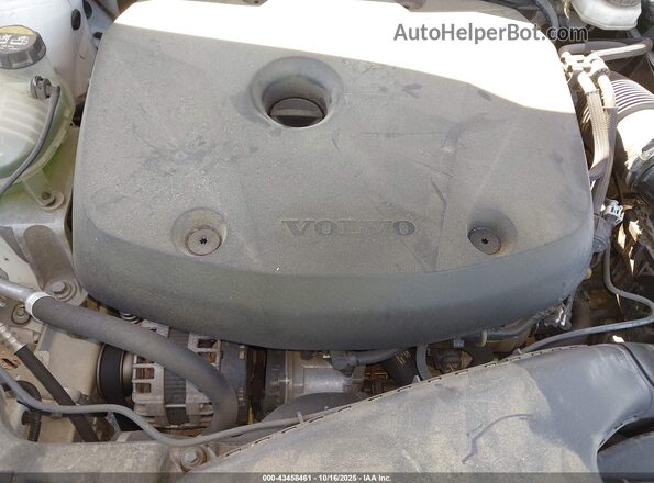 YV4162UM1M2404976 2021 VOLVO XC40 White Vista trasera