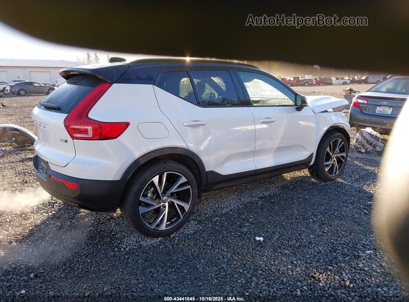 YV4162UM2M2573047 2021 VOLVO XC40 White Trasero derecho