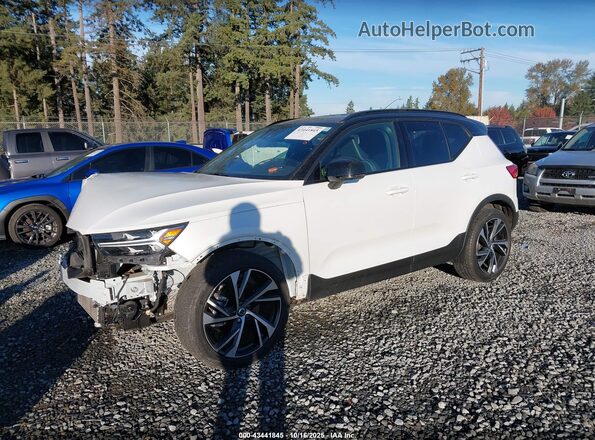 YV4162UM2M2573047 2021 VOLVO XC40 White Vista tres cuartos delantera izquierda