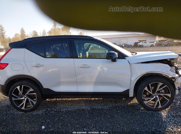 YV4162UM2M2573047 2021 VOLVO XC40 White Vista interior de 360 grados