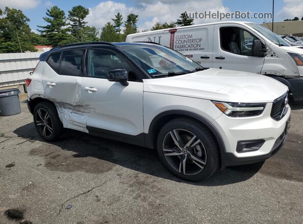 YV4162UM3M2405076 2021 VOLVO XC40 White Delantero derecho