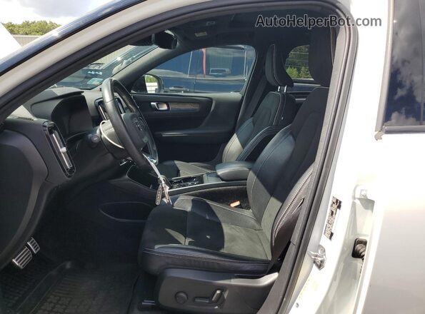 YV4162UM3M2405076 2021 VOLVO XC40 White Vista interior delantera