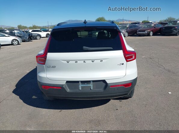 YV4162UM4N2676567 2022 VOLVO XC40 Белый 