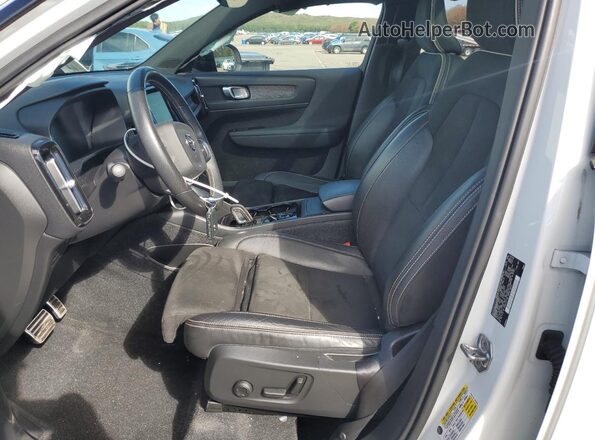 YV4162UM8M2482851 2021 VOLVO XC40 White 