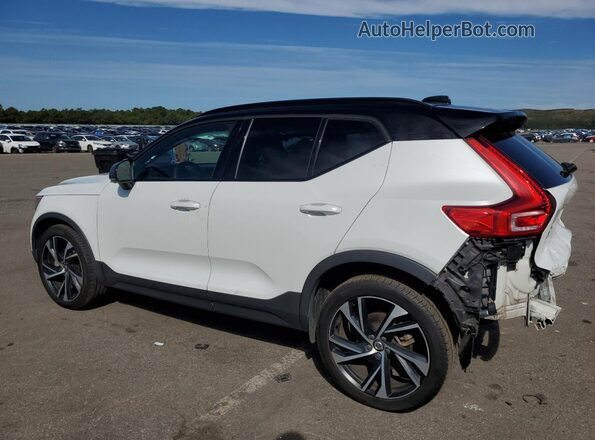 YV4162UM8M2482851 2021 VOLVO XC40 White 