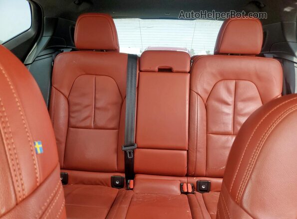 YV4162XZ4K2018914 2019 VOLVO XC40 White Vista de los asientos traseros
